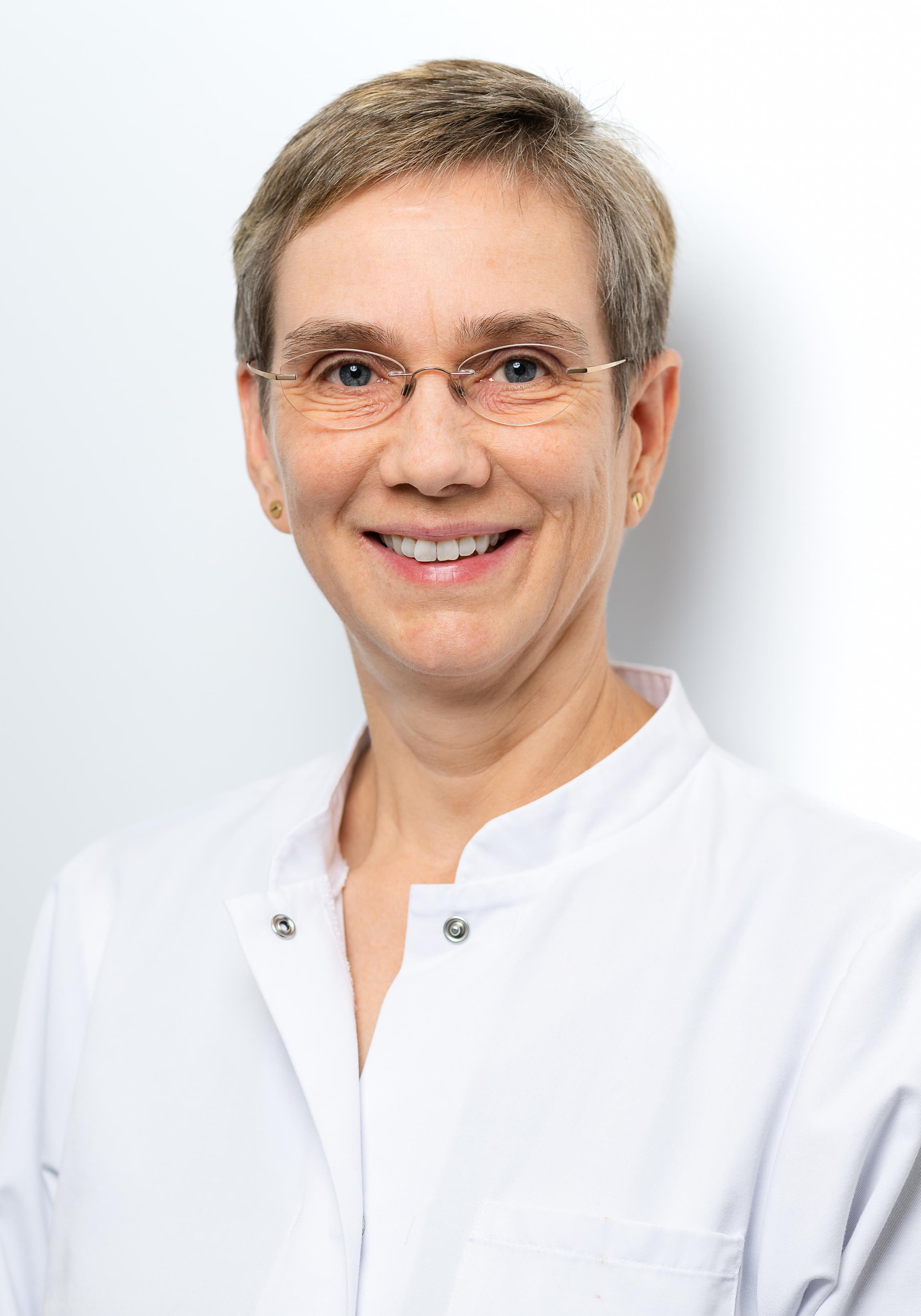 Dr. Claudia Wenzel