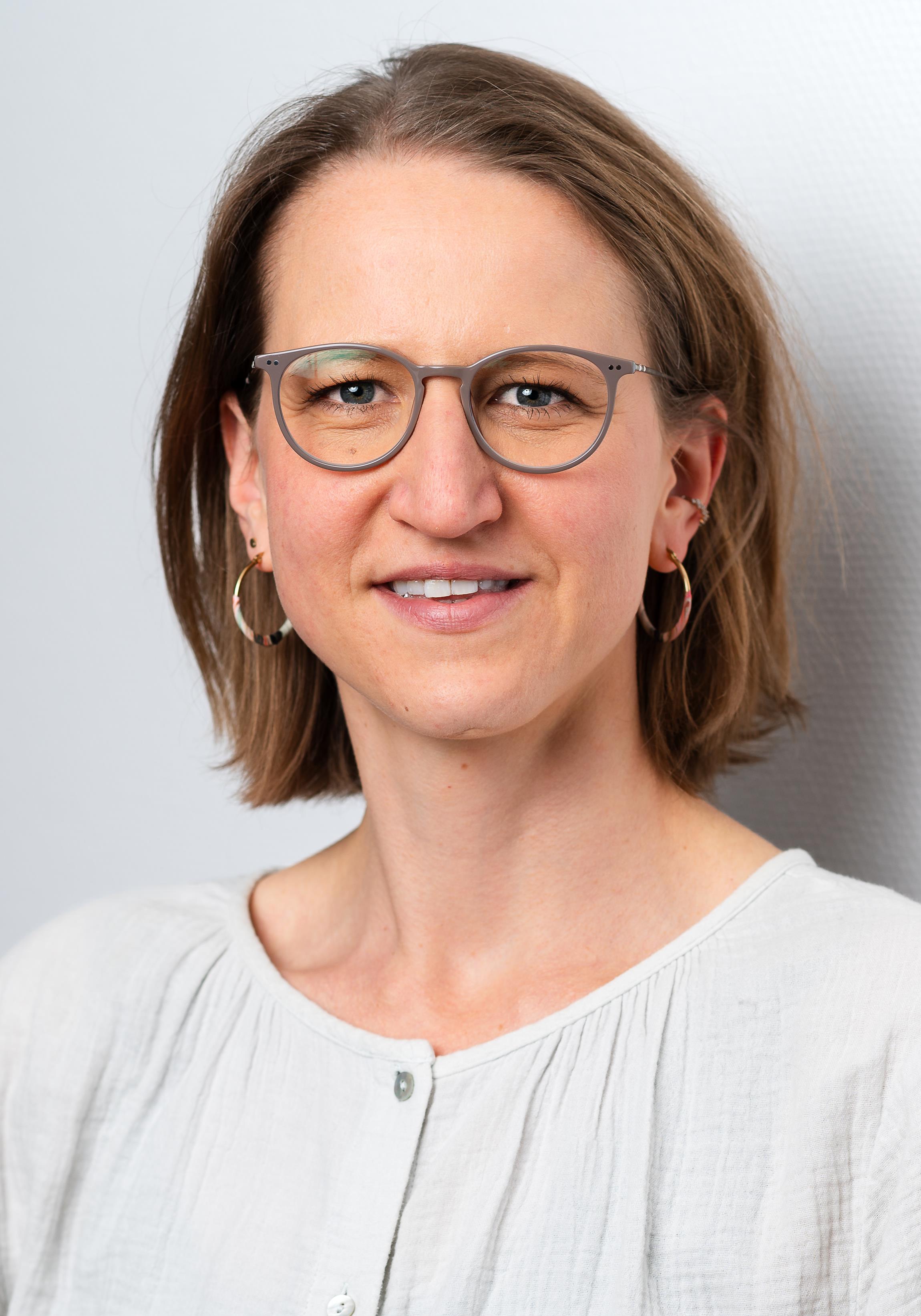 Dr. Carlotta Wais