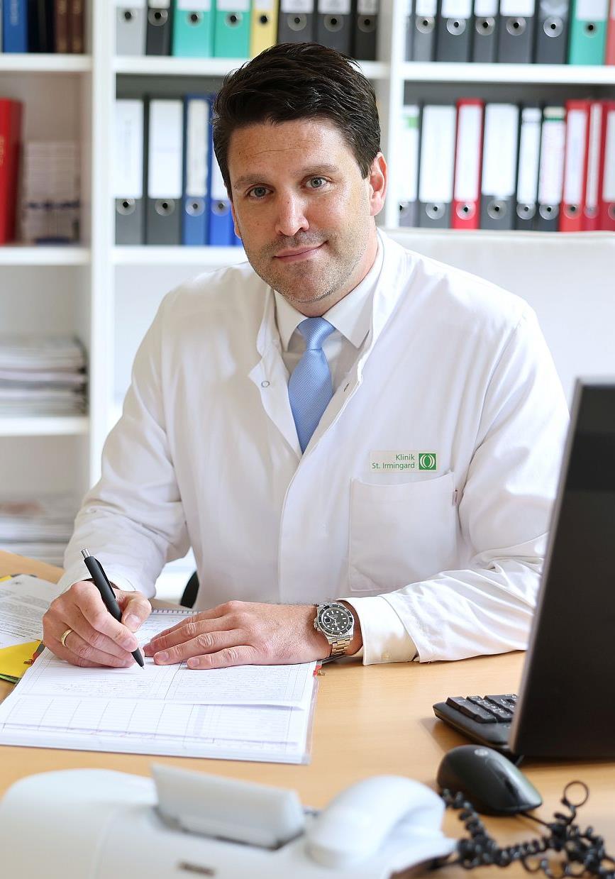 Chefarzt Dr. med. Alexander Esmaty, MHBA