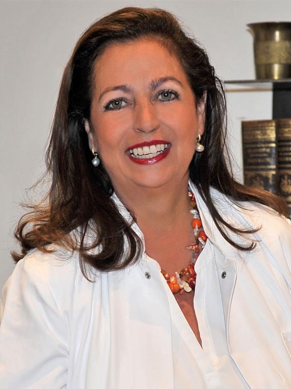 Dr. Claudia Mayer