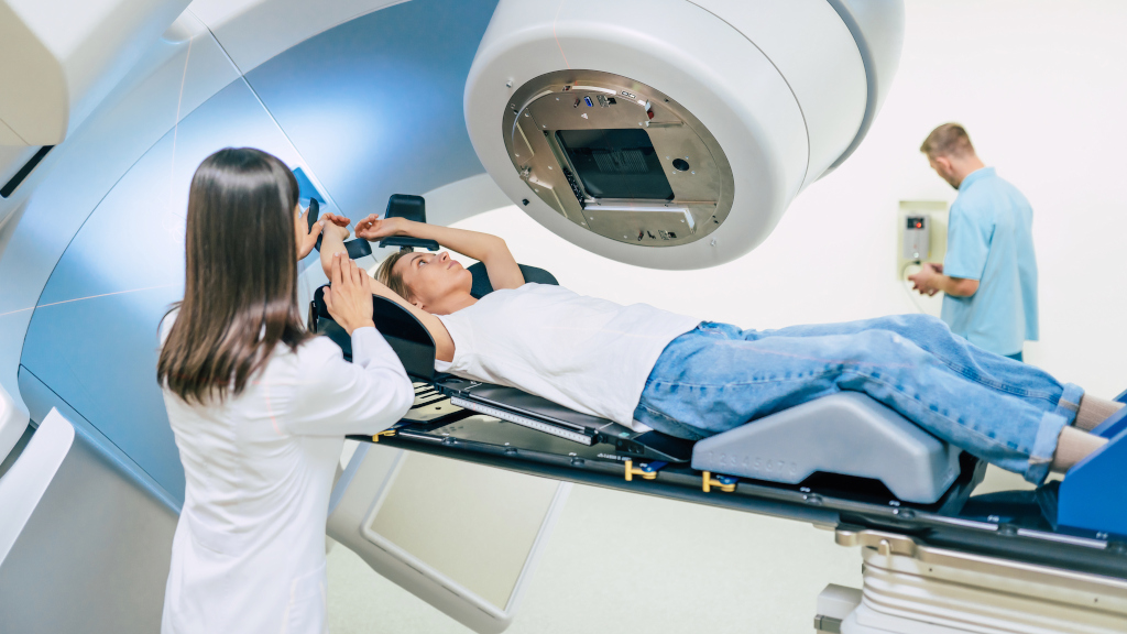 Was Ist Besser Bestrahlung Oder Chemotherapie Strahlentherapie bei Krebs: Wirkung - Ablauf - Verfahren