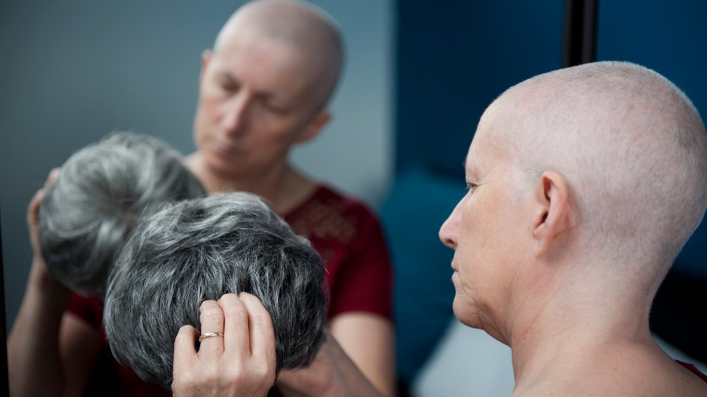 Kunst- und Echthaarperücken