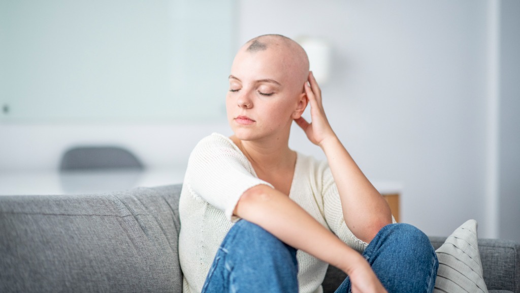 Kunsthaar- und Echthaarperücken. Welche Unterschiede gibt es? Passenden Haarersatz, Perücke oder Zweithaar finden.